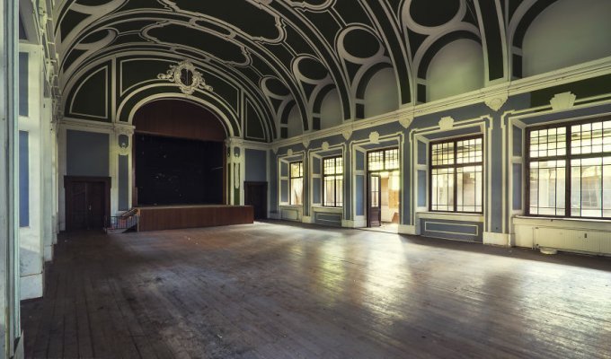 Заброшенные танцевальные залы в Германии (30 фото)