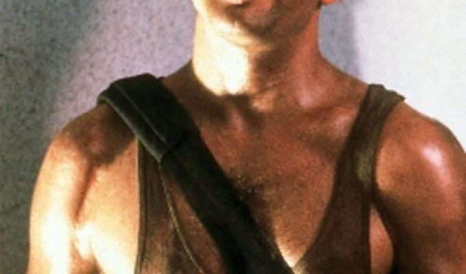 Bruce Willis celebrates his 69th birthday: footage of the fading actor (10 photos)