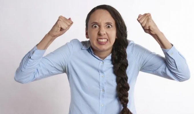 Scientists find that swearing helps manage pain (3 photos)