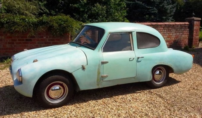Rare English car Fairthorpe Electrina 1963: one of the two surviving (9 photos)