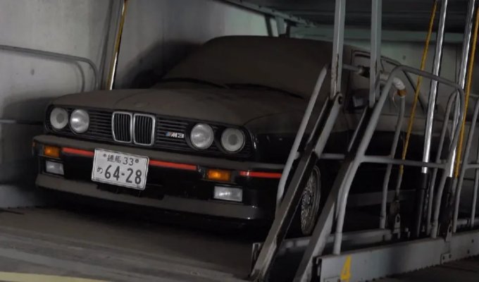 Покинуті культові машини на вулицях Японії (23 фото + 1 відео)