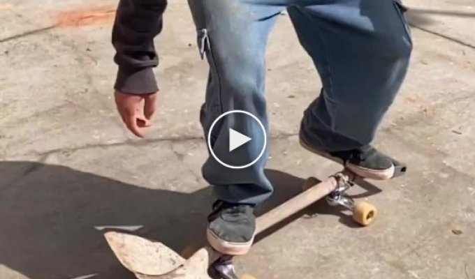 Skateboard in the form of a shovel