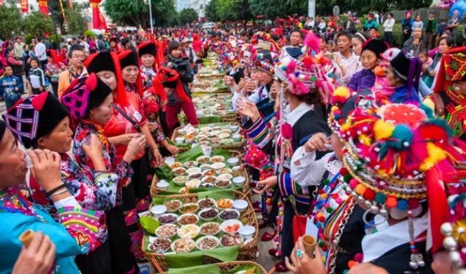 The longest banquet in the world is 4.5 kilometers (5 photos)