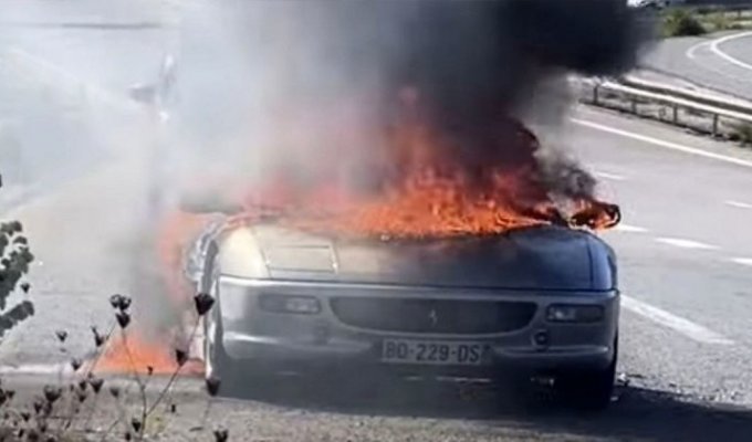Ferrari F355 сгорел дотла во время поездки с потенциальным покупателем (4 фото + 1 видео)