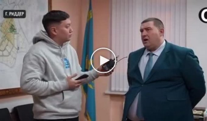В Казахстане обнаружен чиновник с самой прочной пуговицей на пиджаке
