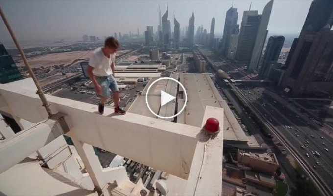 Сальто на краю небоскреба в Дубае