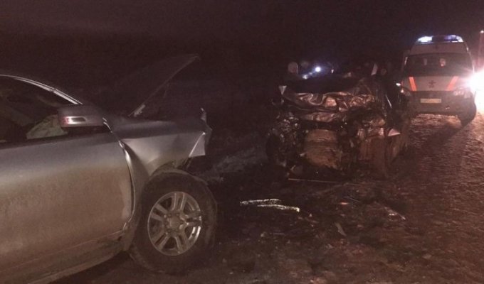 В Самарской области в жутком ДТП погибло четыре человека (4 фото)