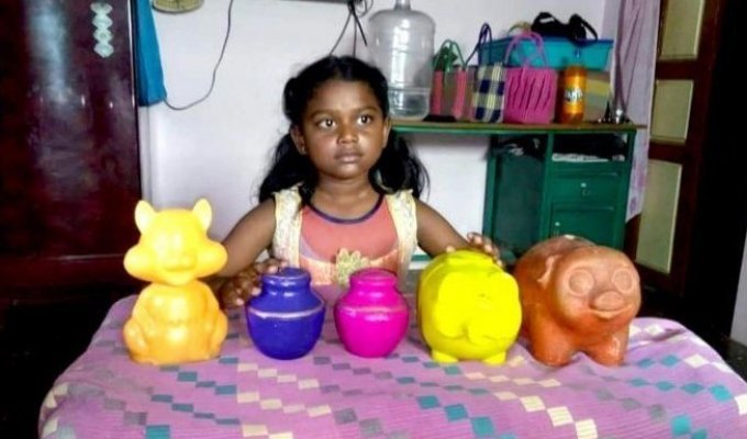 8-летняя девочка отдала деньги, которые копила полжизни, и получила неожиданную награду (4 фото)