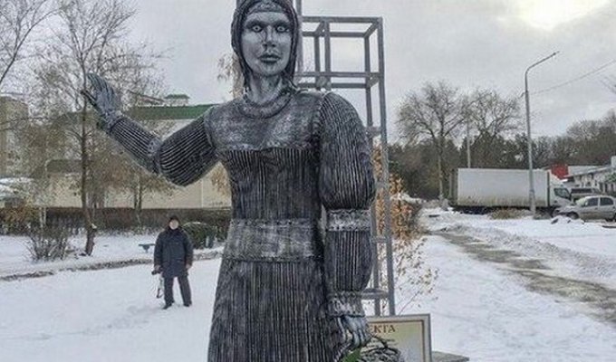 В Воронежской области появился памятник "русской красавице" Аленке (4 фото)