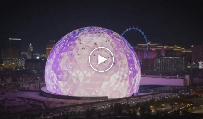 Гігантську сферу зі світлодіодних панелей запустили в Лас-Вегасі. Це треба бачити