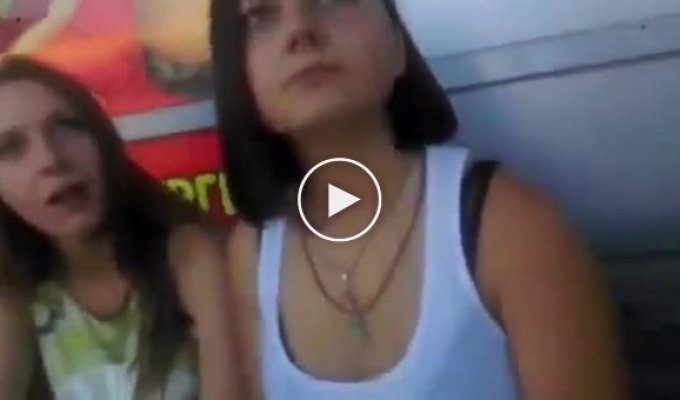 В Крыму боевик заставил девушку снять кулон с гербом Украины