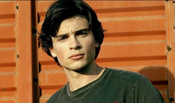How has Tom Welling, who played Clark Kent in the TV series "Smallville" (2 photos)