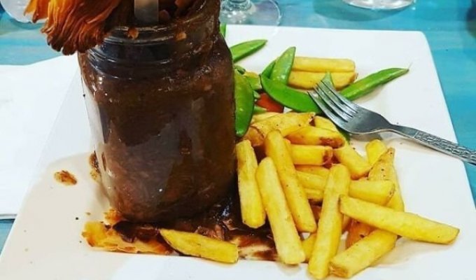 Strange serving of dishes in restaurants (20 photos)
