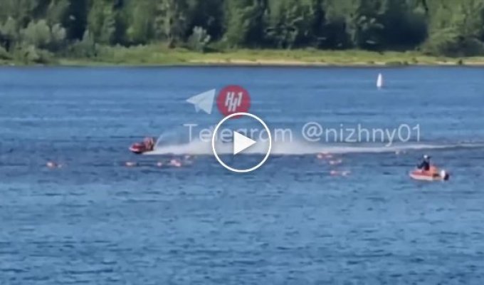 В Нижнем Новгороде лихачи на гидроцикле протаранили группу спортсменов во время заплыва на Волге