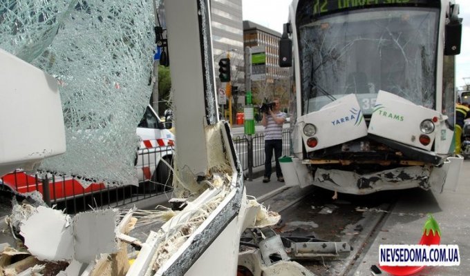 Трамвайный аварии (4 фото)