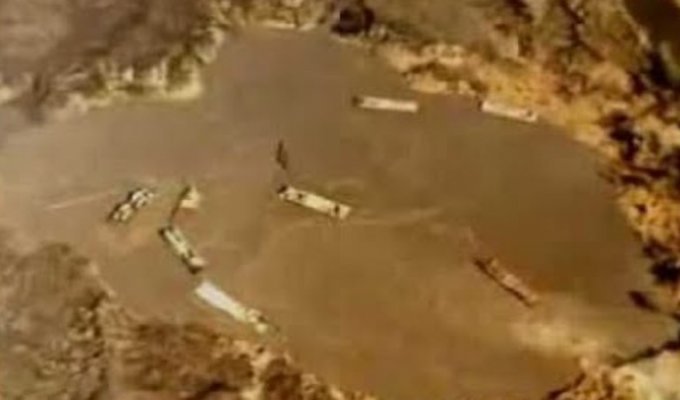 Как озеро вытекло в дыру (4 фото + 1 видео)