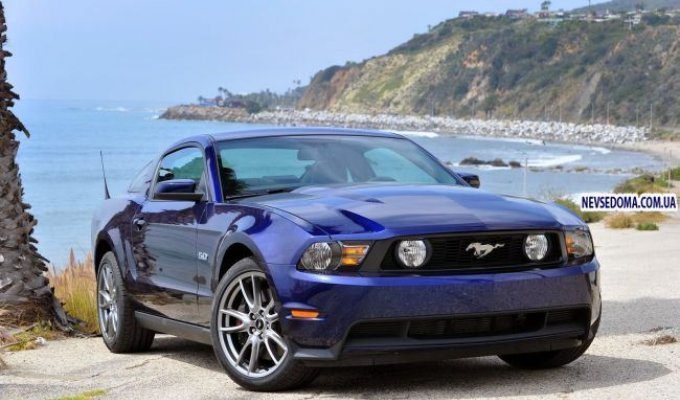 Roush увеличил мощность Ford Mustang до 550 л.с. (7 фото)