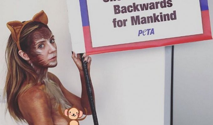 Порноактриса из «Игры престолов» обнажилась, протестуя против отправки российских обезьян на Марс (4 фото)