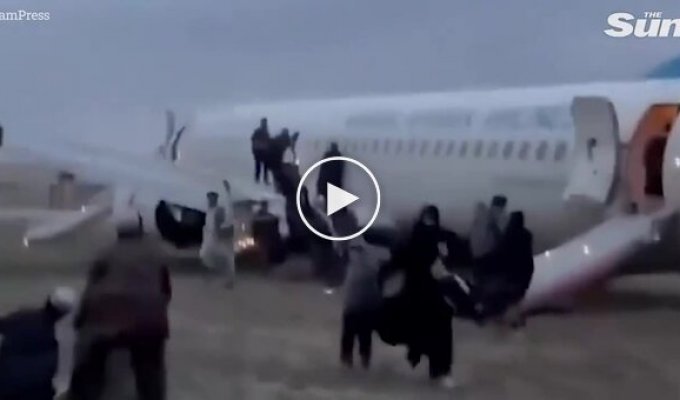 Аварийная посадка самолета в Афганистане