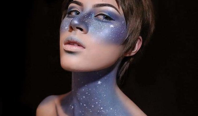 «Галактический макияж» — новый тренд, в котором созвездия играют роль веснушек (27 фото)