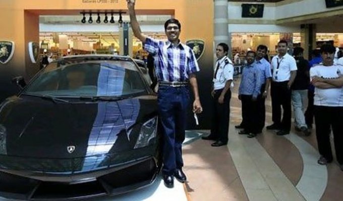 Курьер из ОАЭ выиграл Lamborghini Gallardo (фото)