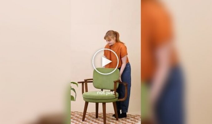 Стул, на который нужно вешать одежду