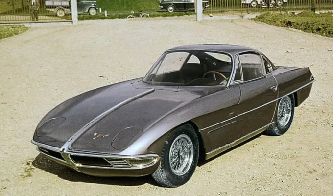 Історія першого спортивного автомобіля Lamborghini (6 фото)