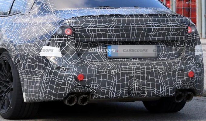 Четыре выхлопные патрубка подтверждают, что новая BMW M3 остаётся мощной (2 фото)
