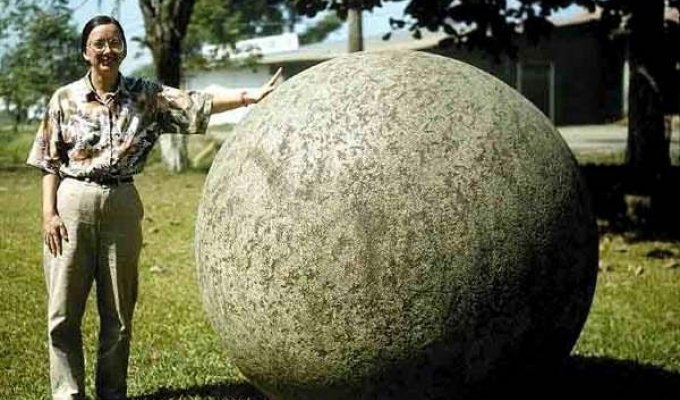Каменные шары Коста-Рики (19 фото)