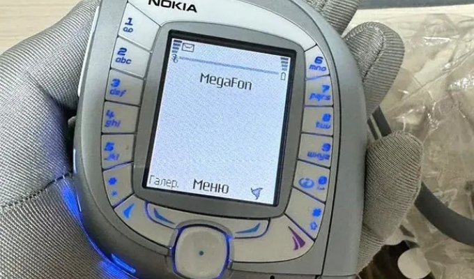 Забытые футуристы: самые необычные мобильники из 2000-х, которые опередили время (13 фото)