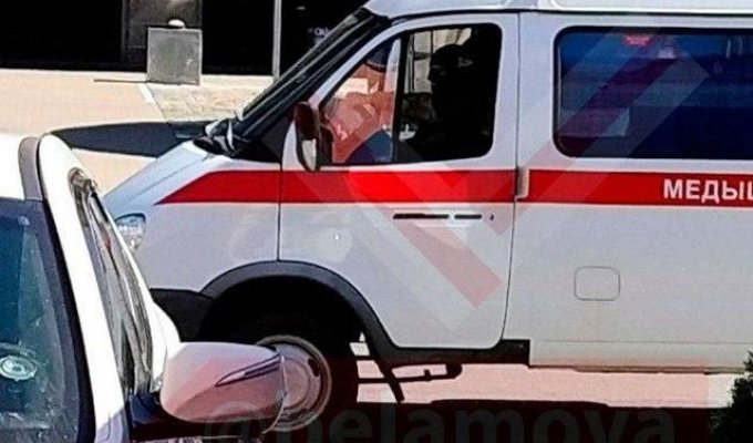 В Минске силовики ездят в машинах скорой помощи (2 фото)