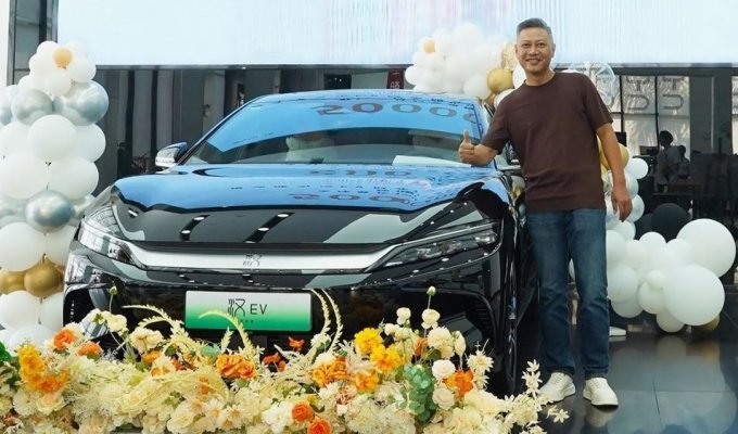 Китаєць проїхав електричним BYD 500 000 кілометрів і отримав у подарунок новий електромобіль (2 фото)