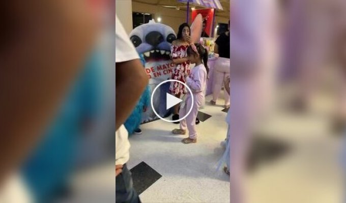 Viewers of the film "Lilo and Stitch" were entertained by a dwarf in a Stitch costume
