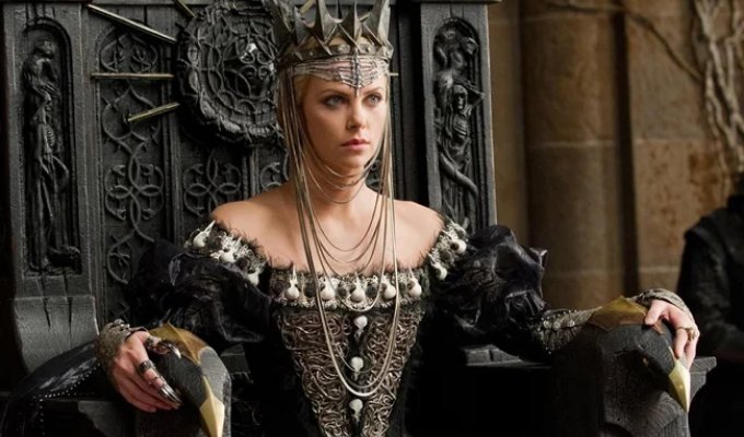 10 самых сексуальных кинозлодеек (17 фото)