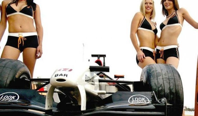 Девушки Формулы 1 (32 фотографии)