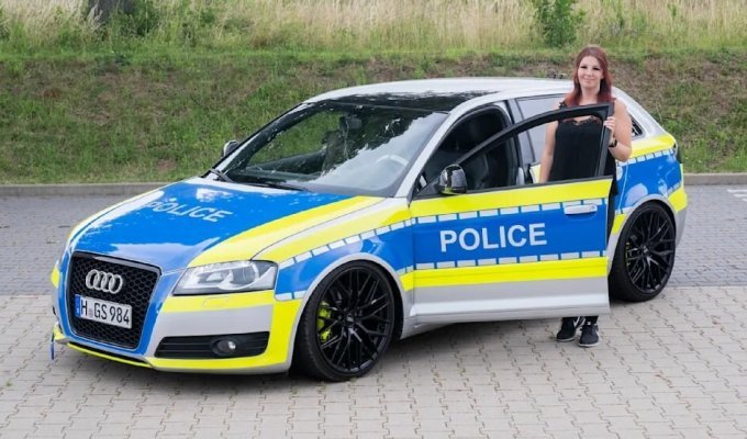 Жителі Німеччини маскують свої автомобілі під поліцейські (3 фото)