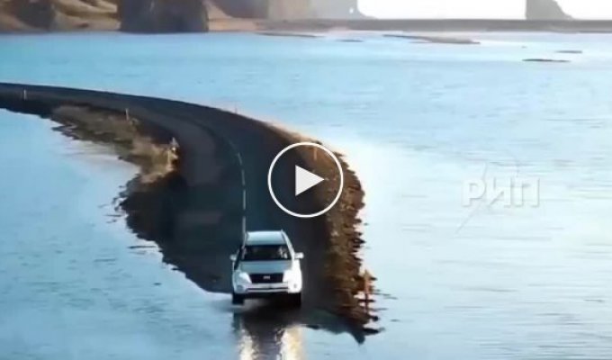 Затопленная дорога в Исландии
