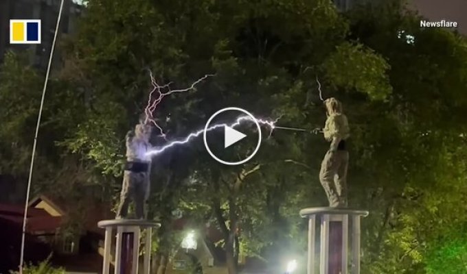 «Электрический» танец с помощью катушек Теслы исполнили в Китае