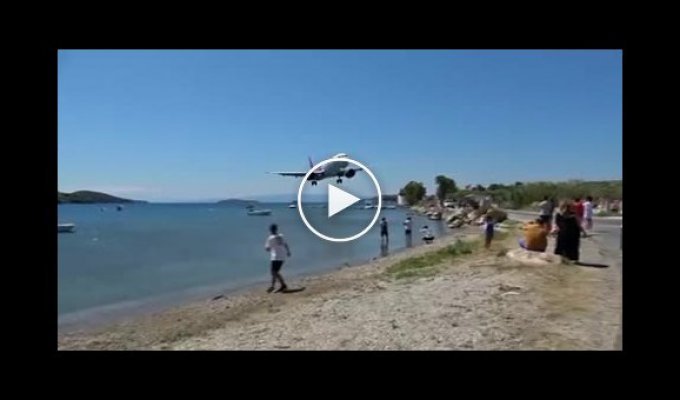 Греческий пляж в Скиатос - тут люди проверяют свои нервы