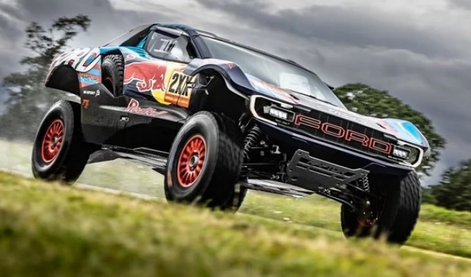 Ford presented a racing SUV for the Dakar rally marathon (12 photos)