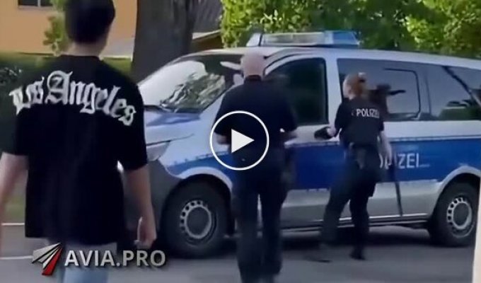 Жадная немецкая полиция, не дают мигрантам покататься