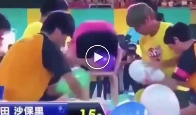 В Китае набирает популярность необычное шоу с лопанием шаров