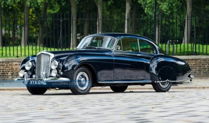 На торги выставят раритетный Bentley R-Type Continental Fastback 1954 года (36 фото)