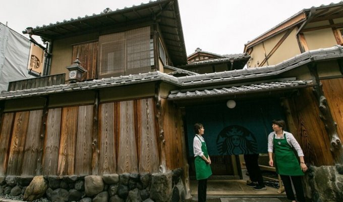 В трехсотлетнем японском доме открылся самый колоритный в мире Starbucks (8 фото)