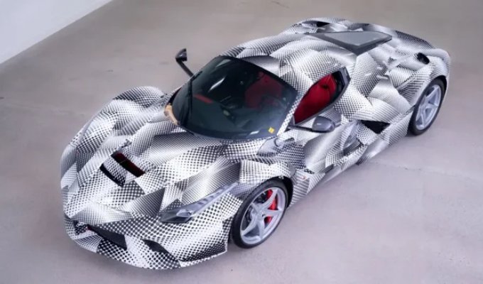 За Ferrari, на которой нельзя ездить по дорогам, заплатили 2,4 миллиона долларов (7 фото)