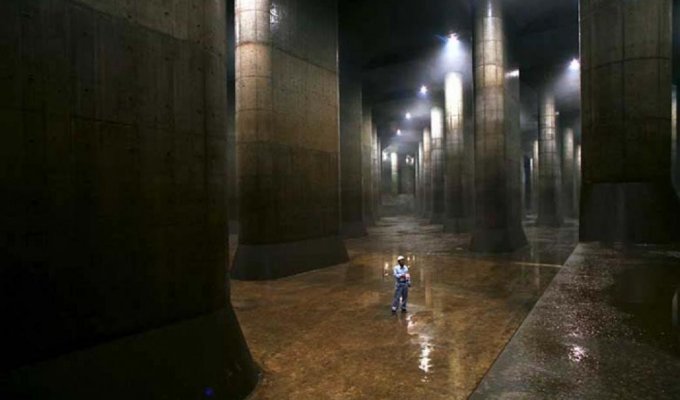 Подземная Япония. Коллектор (6 фото)