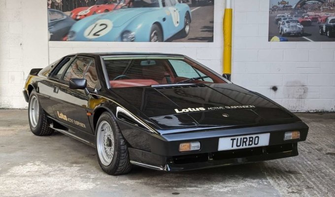 A pre-production sample of the 1980 Lotus Esprit with active suspension was put up for auction (8 photos)