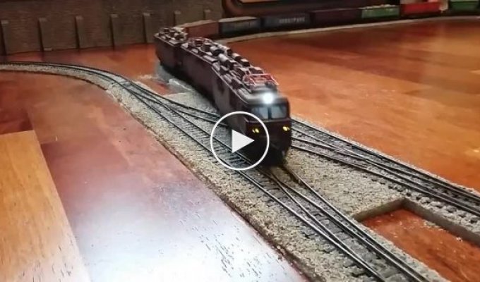 Крушение на игрушечной железной дороге