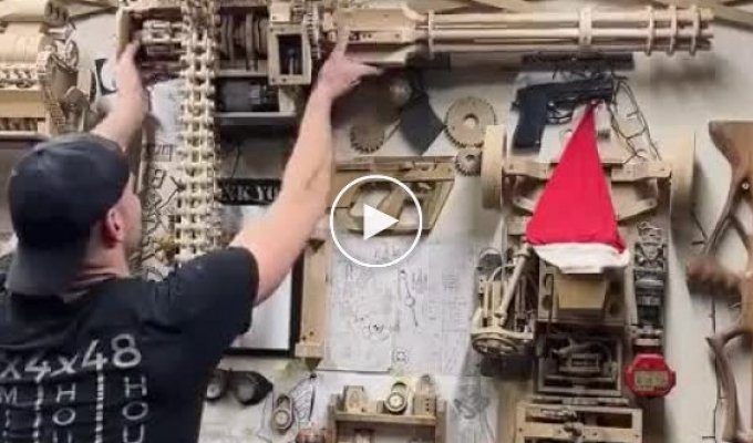 Безумный инженер делает уникальные механизмы из дерева