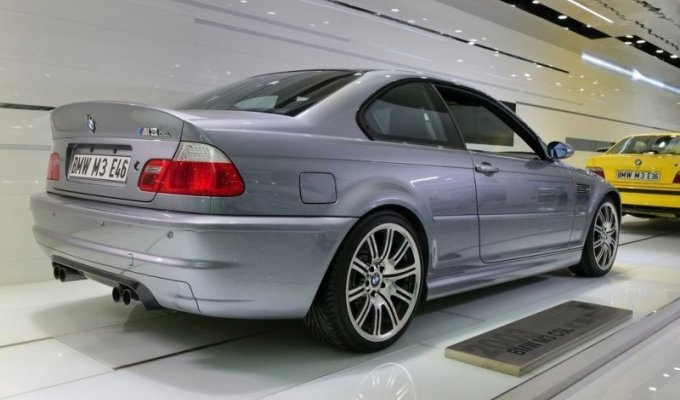 BMW выставляет на аукцион почти новый M3 CSL по очень низкой цене (15 фото)